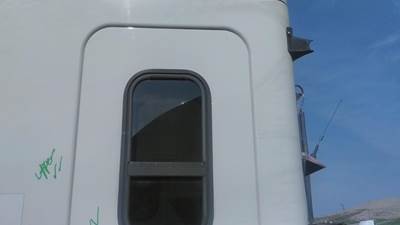 Freightliner Cascadia 125 Left Sleeper Window