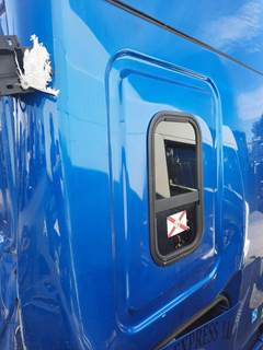 Freightliner Cascadia 125 Right Sleeper Window