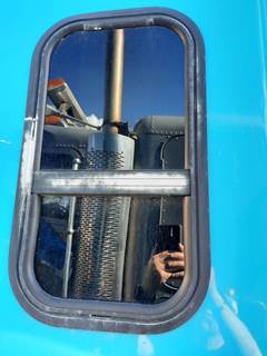 Freightliner Cascadia 125 Right Sleeper Window