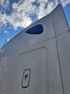 Freightliner Cascadia 125 Left Sleeper Window