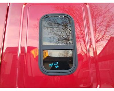 Freightliner Cascadia 125 Right Sleeper Window