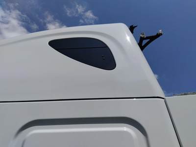Freightliner Cascadia 126 Left Sleeper Window