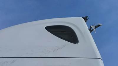 Freightliner Cascadia 126 Right Sleeper Window