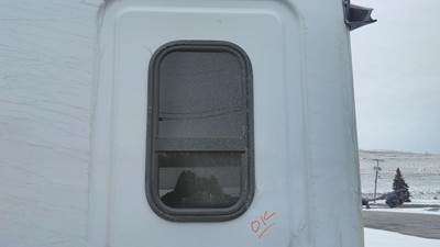 Freightliner Cascadia 126 Sleeper Window