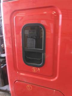 Freightliner Cascadia 126 Right Sleeper Window