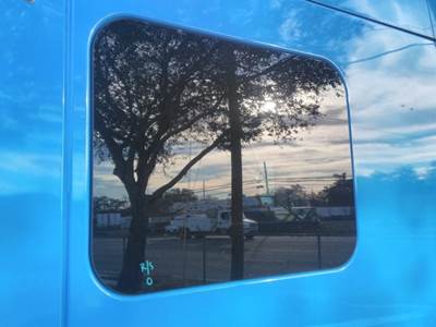 International ProStar Right Sleeper Window for a International PROSTAR 122