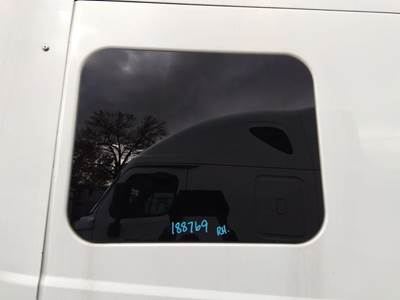 International ProStar Right Sleeper Window for a International PROSTAR 122