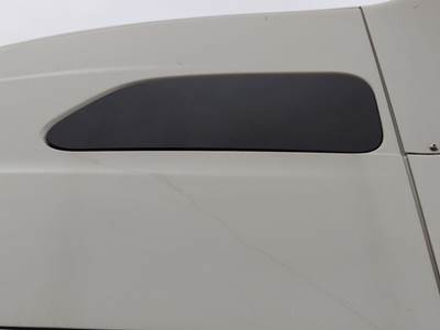 International ProStar Left Sleeper Window for a International PROSTAR 122