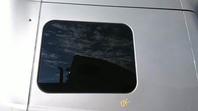 International ProStar Right Sleeper Window for a International PROSTAR 122