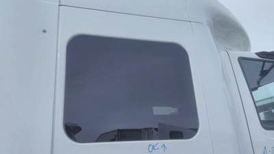 International ProStar Right Sleeper Window for a International PROSTAR 122