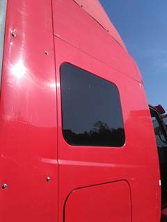 International ProStar Right Sleeper Window for a International PROSTAR 122