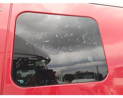 International ProStar Right Sleeper Window for a International PROSTAR 122