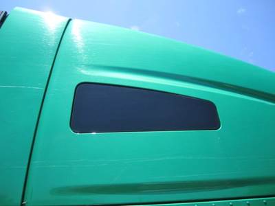 Kenworth T680 Right Sleeper Window