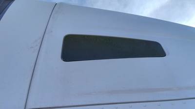 Kenworth T680 Right Sleeper Window