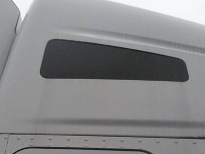 Kenworth T680 Right Sleeper Window