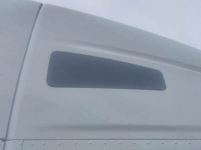Kenworth T680 Right Sleeper Window