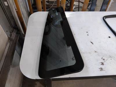 Kenworth T680 Right Sleeper Window