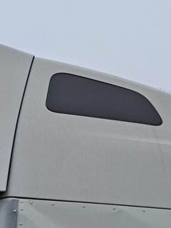 Peterbilt 579 Right Sleeper Window