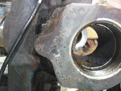 Meritor 3111V3402 Right Spindle for a Meritor 3111V3090