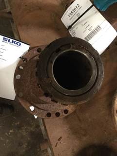 4+4+4+4 BOLTS
16 HOLES TOTAL
9" OVERALL 
OFF FRONT DRIVE AXLE 