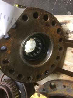 USED KNUCKLE MT22-1086     
LEFT SIDE 
MARMON HERRINGTON
18 THREADED HOLES  