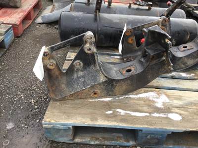 International 9200i Right Spring Hanger