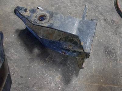 International 9900i Right Spring Hanger