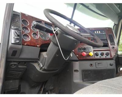 Mack Pinnacle CXU613 Left Steering Column for a Mack CXU613
