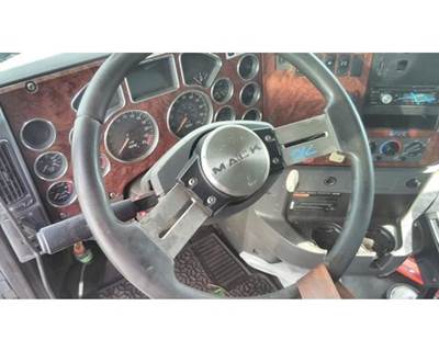 Mack Pinnacle CXU613 Left Steering Column for a Mack CXU613