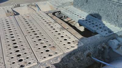 Freightliner Cascadia 113 Deck (Catwalk) Step