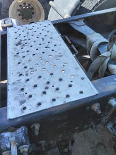 Freightliner Cascadia 113 Deck (Catwalk) Step