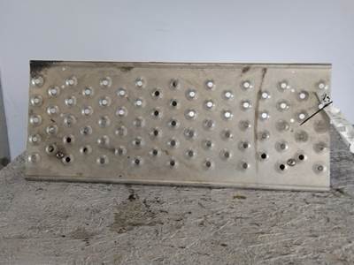 Freightliner Cascadia 113 Left Deck (Catwalk) Step