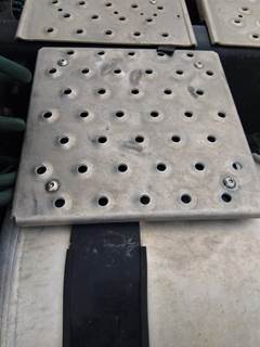 Freightliner Cascadia 113 Left Deck (Catwalk) Step