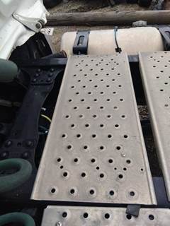 Freightliner Cascadia 113 Deck (Catwalk) Step