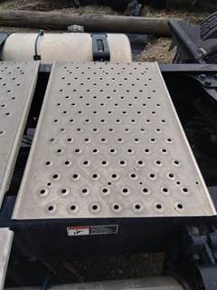 Freightliner Cascadia 113 Right Deck (Catwalk) Step