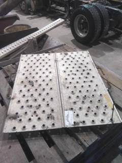 Freightliner Cascadia 113 Deck (Catwalk) Step