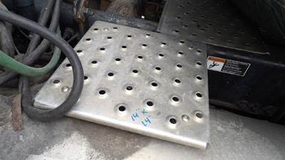 Freightliner Cascadia 113 Deck (Catwalk) Step