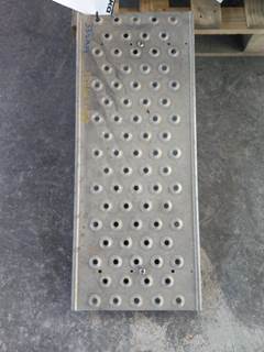 Freightliner Cascadia 113 Deck (Catwalk) Step