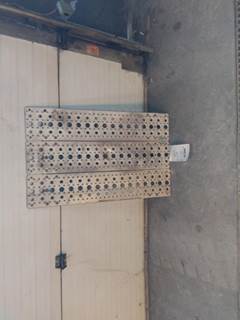 Freightliner Cascadia 113 Deck (Catwalk) Step