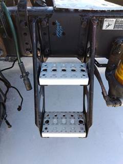 Freightliner Cascadia 113 Left Frame Step