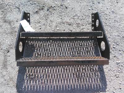 Freightliner Cascadia 113 Left Frame Step