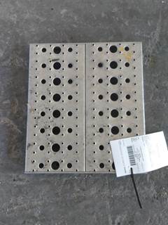 Freightliner Cascadia 113 Tank Step