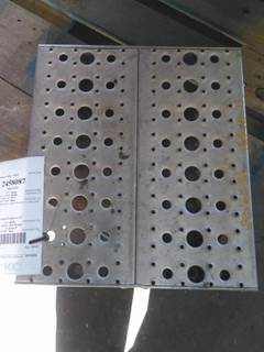 Freightliner Cascadia 113 Tank Step