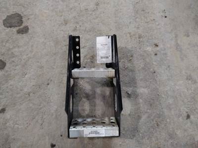 Freightliner Cascadia 113 Frame Step