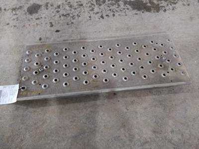 Freightliner Cascadia 113 Deck (Catwalk) Step