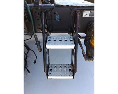 Freightliner Cascadia 113 Left Frame Step