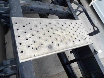 Freightliner Cascadia 116 Deck (Catwalk) Step