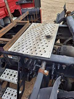 Freightliner Cascadia 125 Step