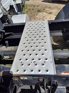 Freightliner Cascadia 125 Step