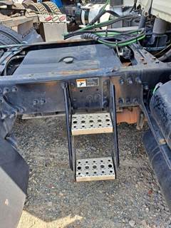 Freightliner Cascadia 125 Right Step
